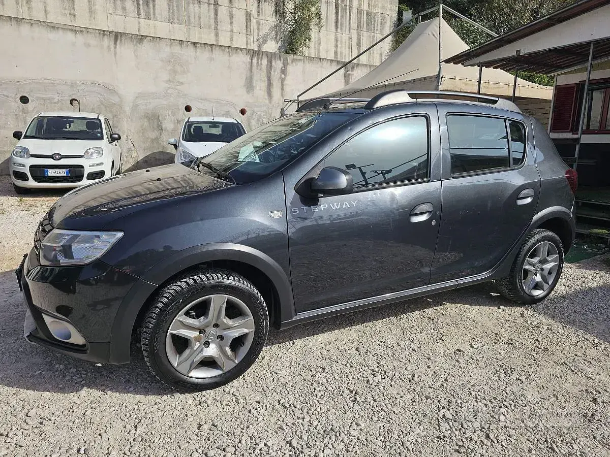 Usata Dacia Sandero Stepway 90 CV (66 kW) 2017 Grigio Berlina