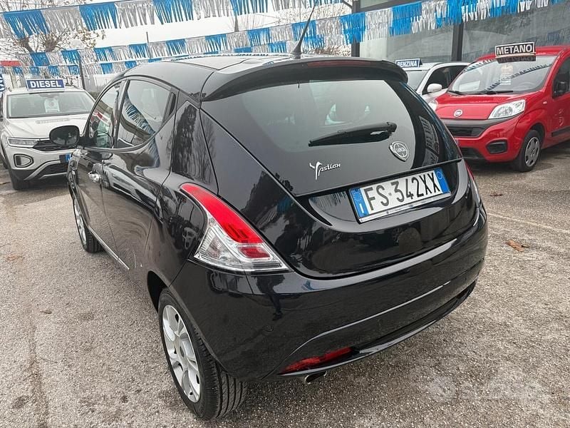 Usata Lancia Ypsilon Platinum 69 CV (50 kW) 2019 Nero Utilitaria