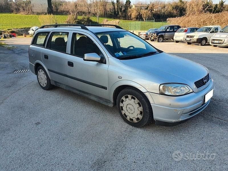 Usata Opel Astra Club 100 CV (73 kW) 2001 Grigio Station wagon