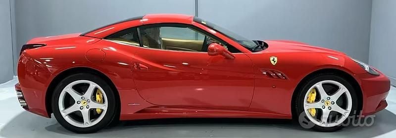 Usata Ferrari California 490 CV (360 kW) 2010 Rosso Cabrio