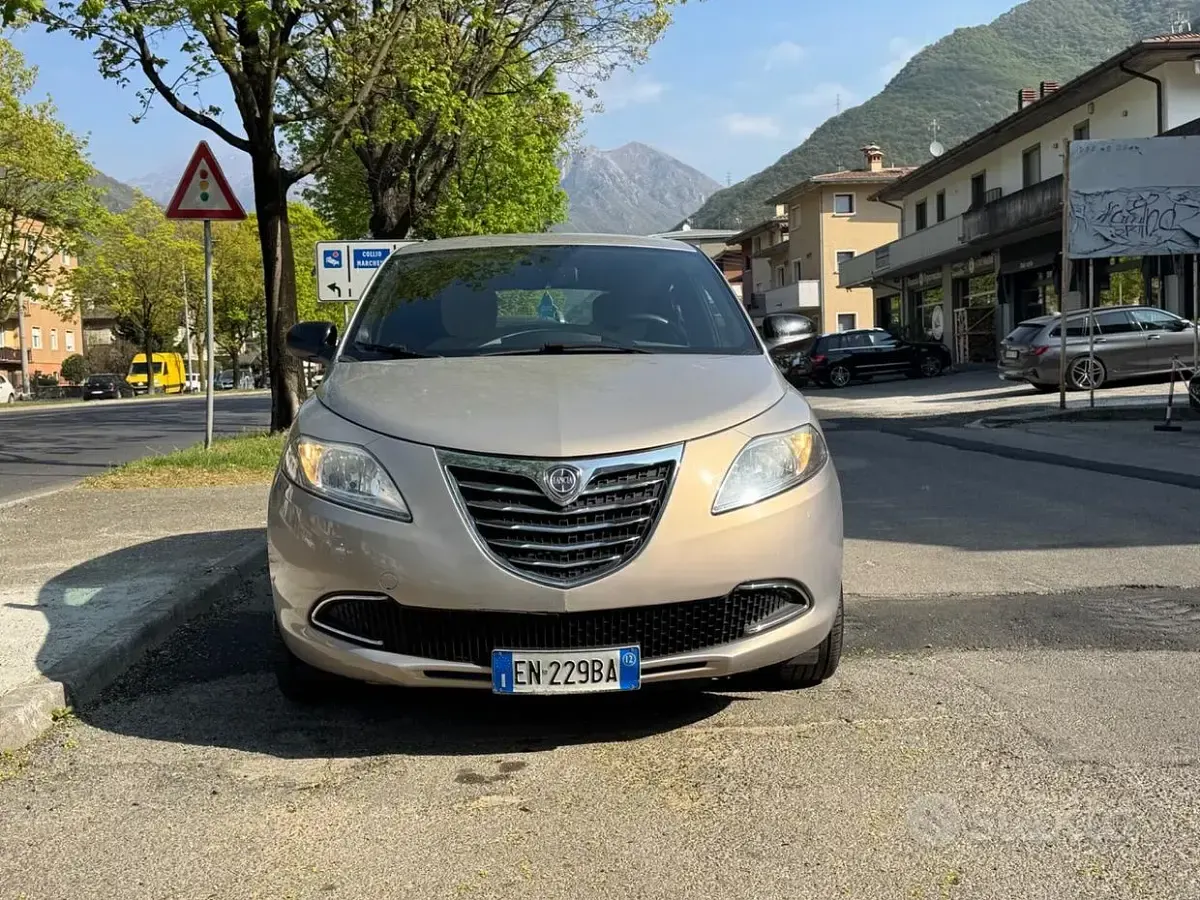 Usata Lancia Ypsilon 69 CV (50 kW) 2012 Beige Utilitaria