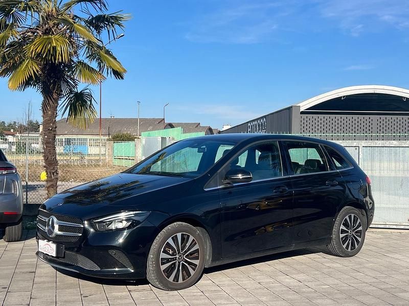 Usata Mercedes E250 Business 160 CV (117 kW) 2022 Nero Monovolume