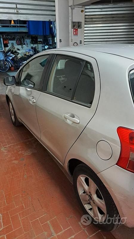Usata Toyota Yaris 2008 Grigio Utilitaria