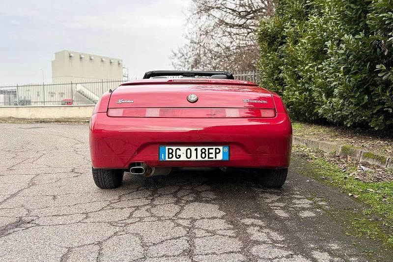 Usata Alfa Romeo Spider 144 CV (105 kW) 1996 Rosso Cabrio