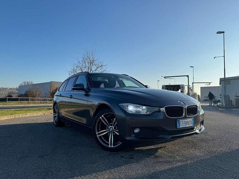 Usata BMW 318 143 CV (105 kW) 2014 Grigio Station wagon