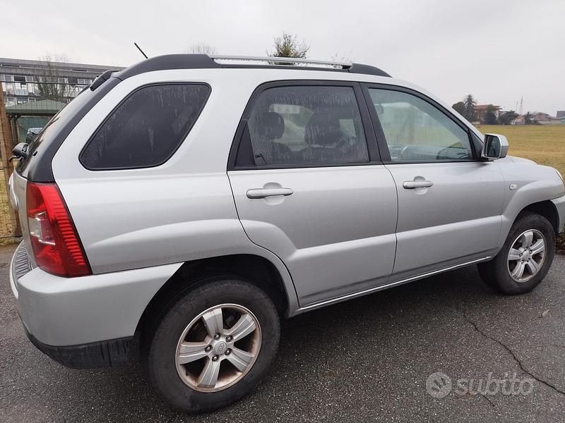 Grigio Usata 2009 Kia Sportage Active SUV | 6800 € (Molto cara) - Immagine 1/4