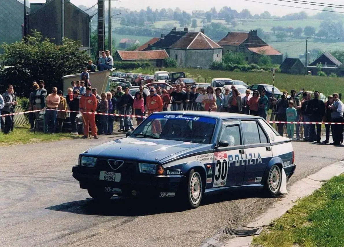 Usata Alfa Romeo 75 Quadrifoglio Verde 286 CV (210 kW) 1989 Blu Berlina