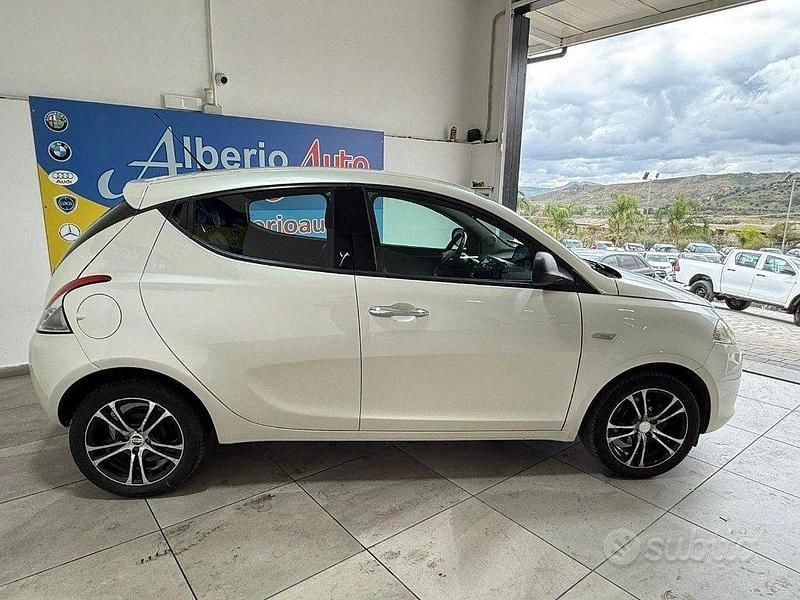Usata Lancia Ypsilon Platinum 69 CV (50 kW) 2011 Beige Utilitaria