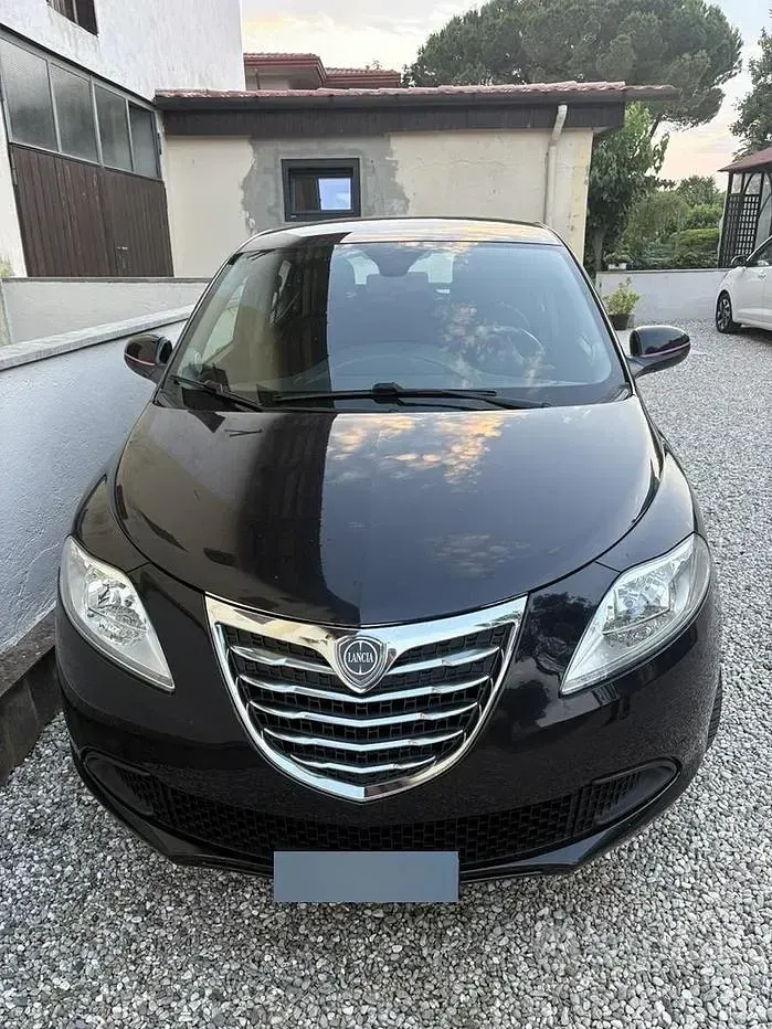 Usata Lancia Ypsilon 69 CV (50 kW) 2014 Nero Utilitaria