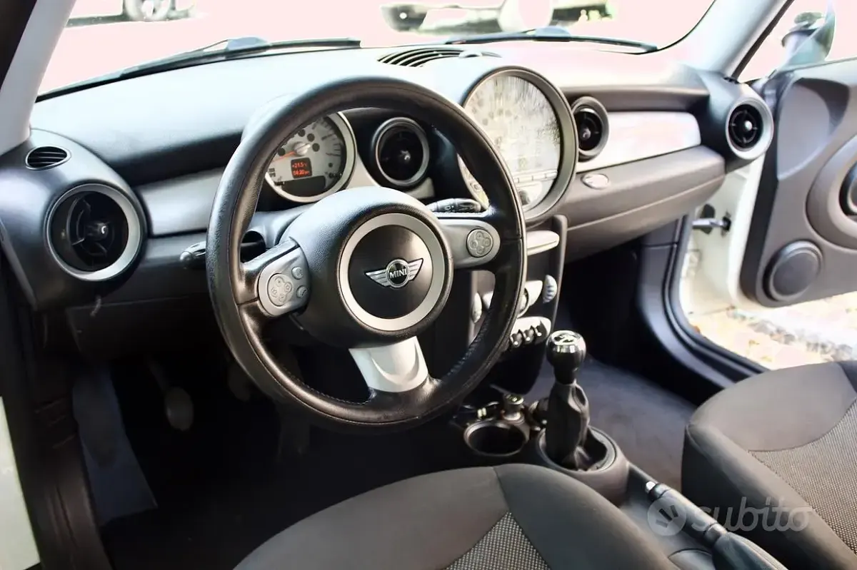 Usata Mini Cooper D 109 CV (80 kW) 2009 Utilitaria