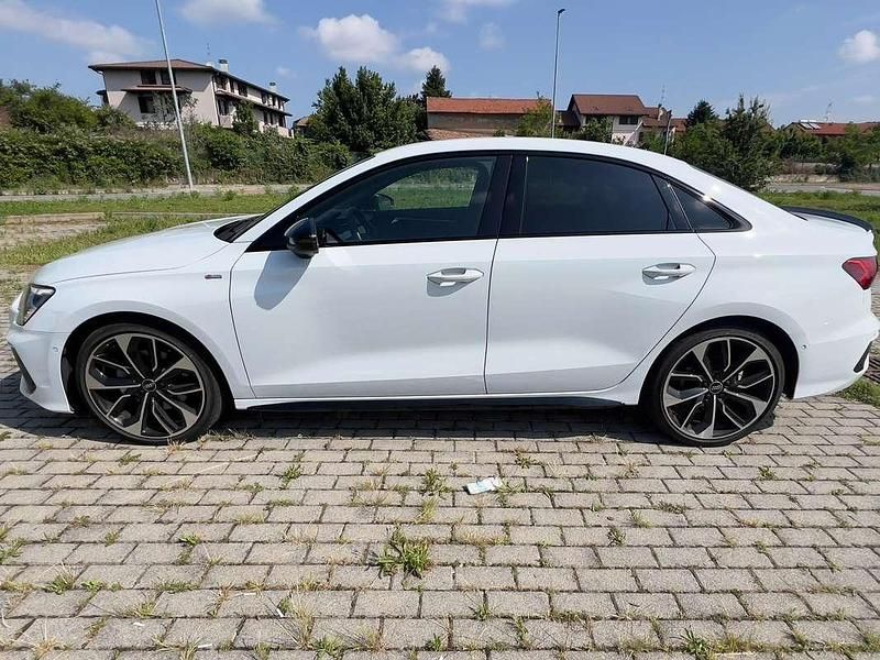 Bianco Usata 2023 Audi A3 S-Line Tre volumi | 28.000 € (Buon prezzo) - Immagine 1/4