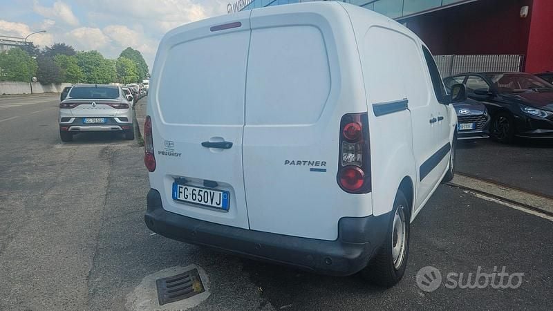 Gebraucht Peugeot Partner Comfort 99 PS (72 kW) 2016 Weiß