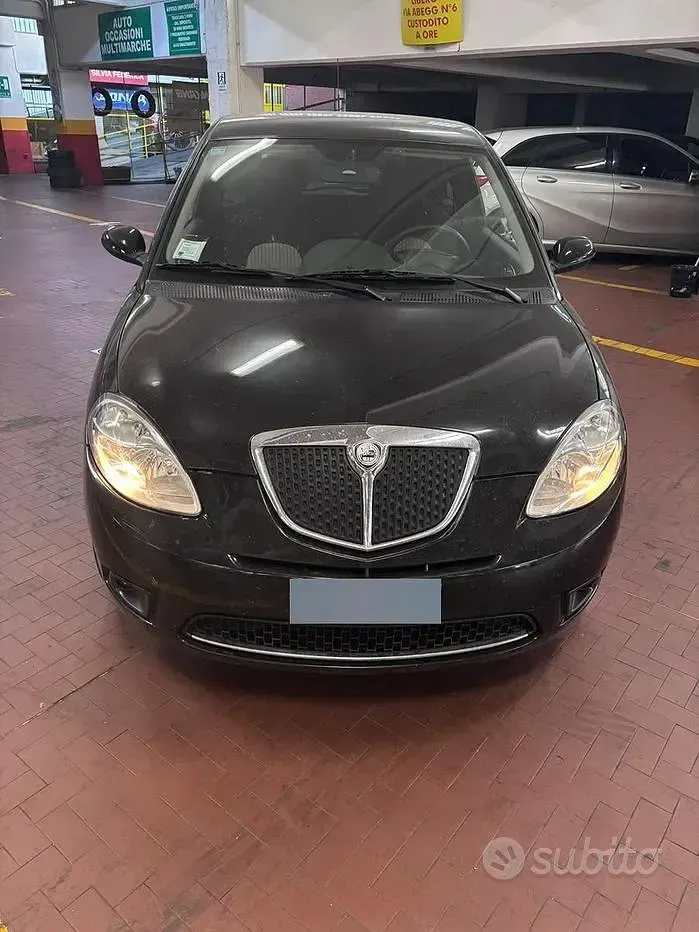 Usata Lancia Ypsilon 60 CV (44 kW) 2007 Nero Utilitaria