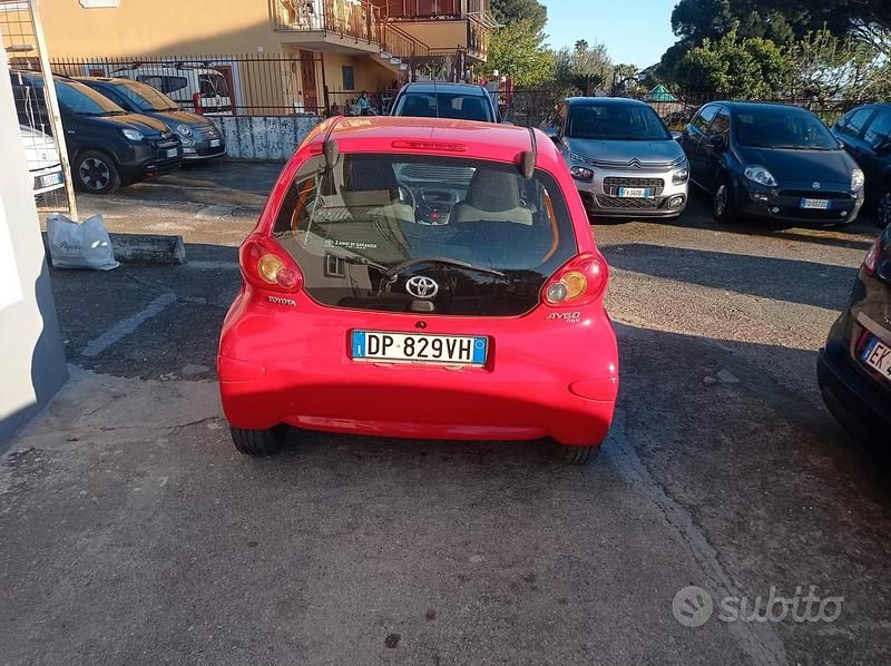 Usata Toyota Aygo 68 CV (50 kW) 2008 Rosso Utilitaria