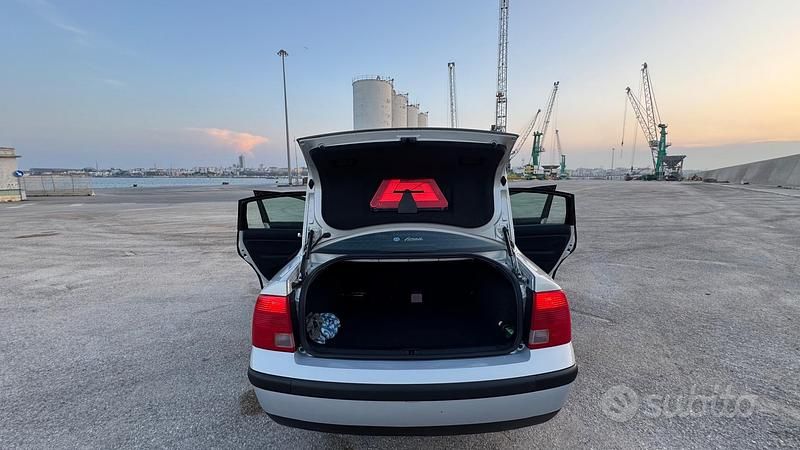 Usata VW Passat 110 CV (80 kW) 2000 Grigio Berlina