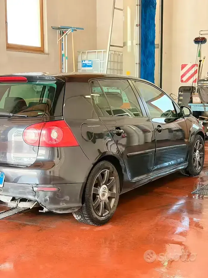 Usata VW Golf IV 140 CV (102 kW) 2005 Nero Berlina