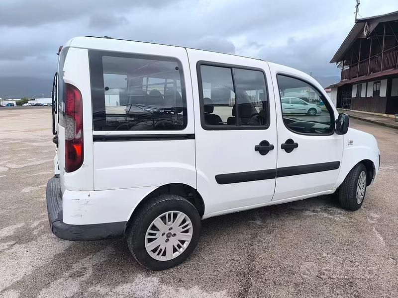 Usata Fiat Doblò Active 105 CV (77 kW) 2008 Bianco Monovolume