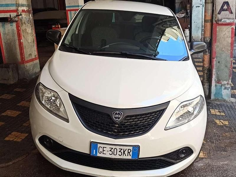 Usata Lancia Ypsilon Gold 69 CV (50 kW) 2021 Bianco Utilitaria