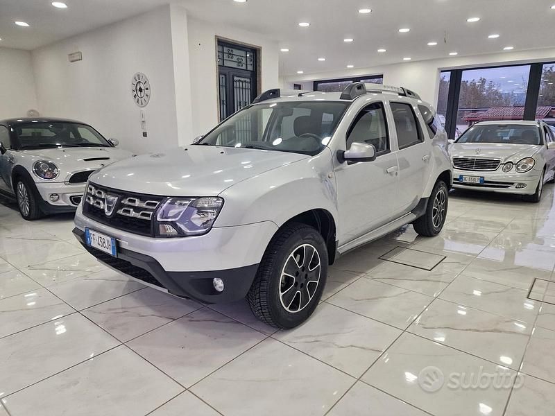 Grigio Usata 2016 Dacia Duster Lauréate SUV | 8990 € (Buon prezzo) - Immagine 1/4