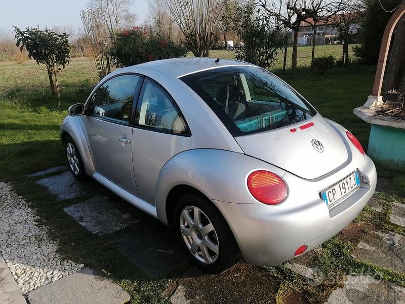 Usata VW New Beetle 101 CV (74 kW) 2003 Grigio Utilitaria
