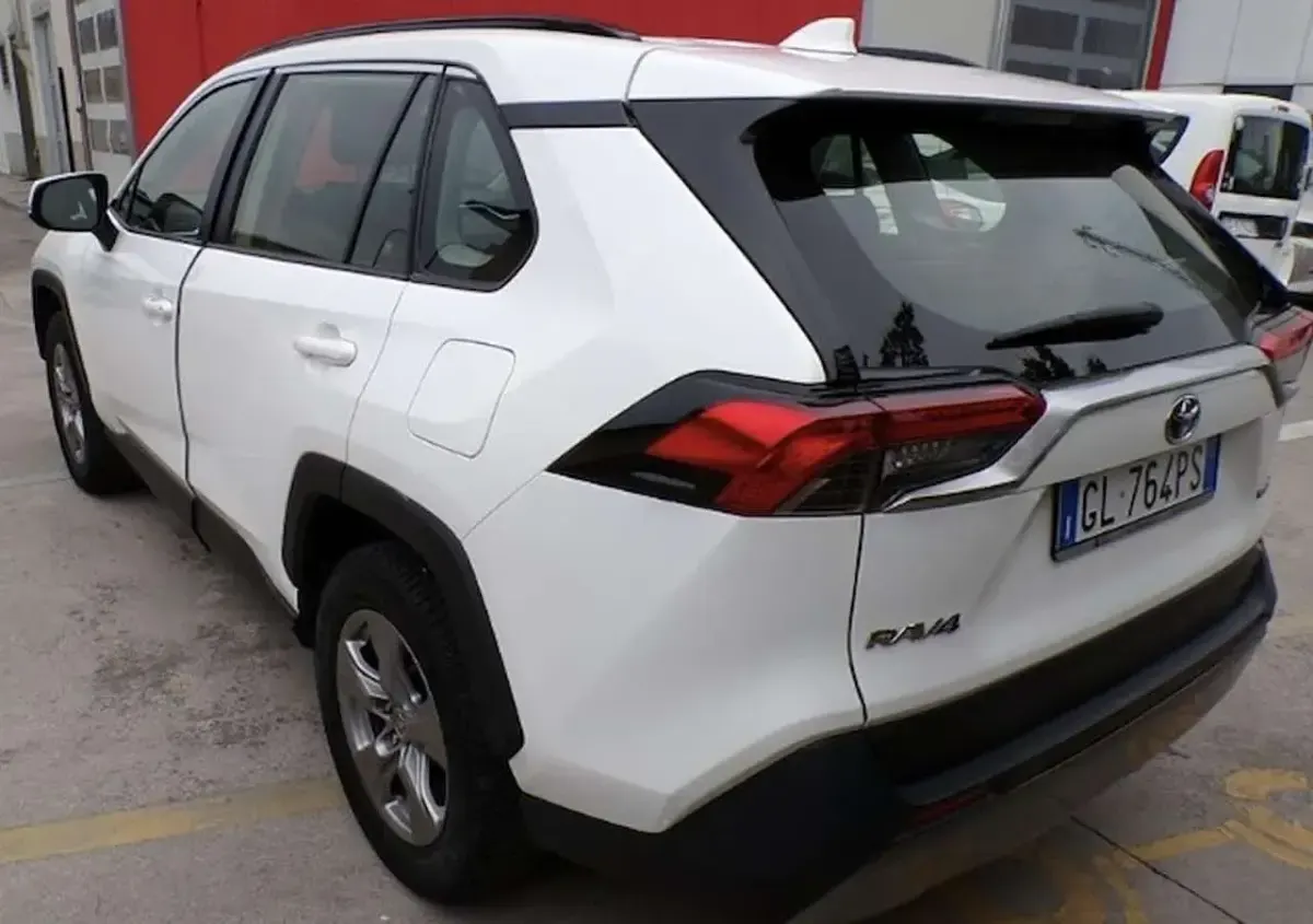 Second-hand Toyota RAV4 Hybrid Business Edition 178 CP (130 kW) 2022 Alb SUV