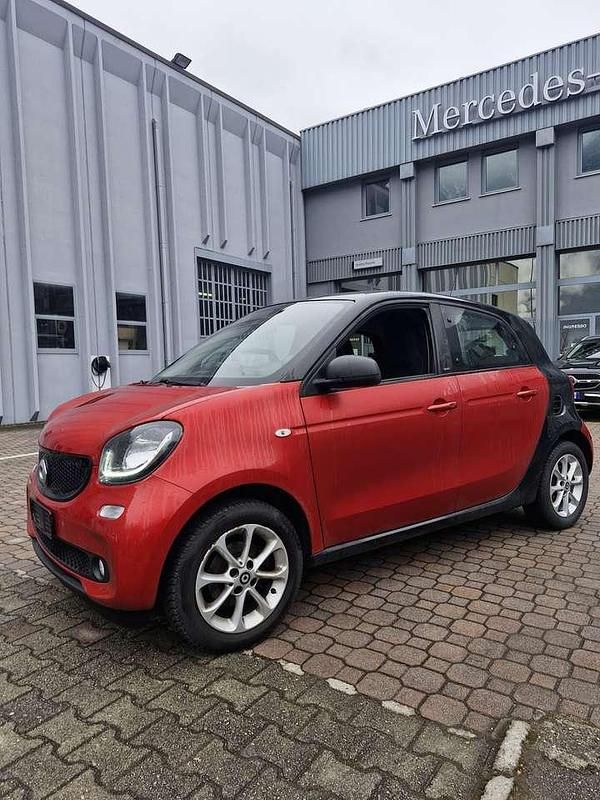 Usata Smart ForFour Passion 90 CV (66 kW) 2017 Cadmium red Utilitaria