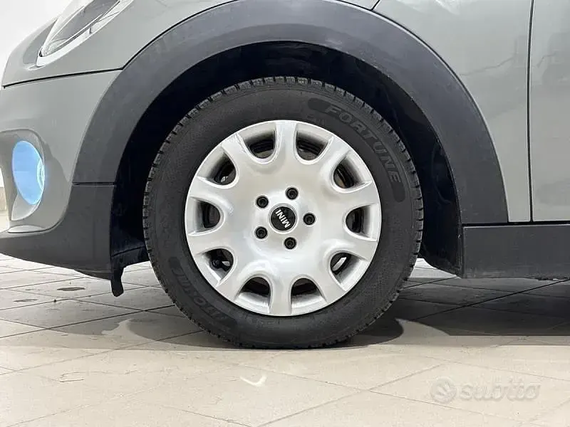 Usata Mini ONE 75 CV (55 kW) 2020 Grigio Utilitaria