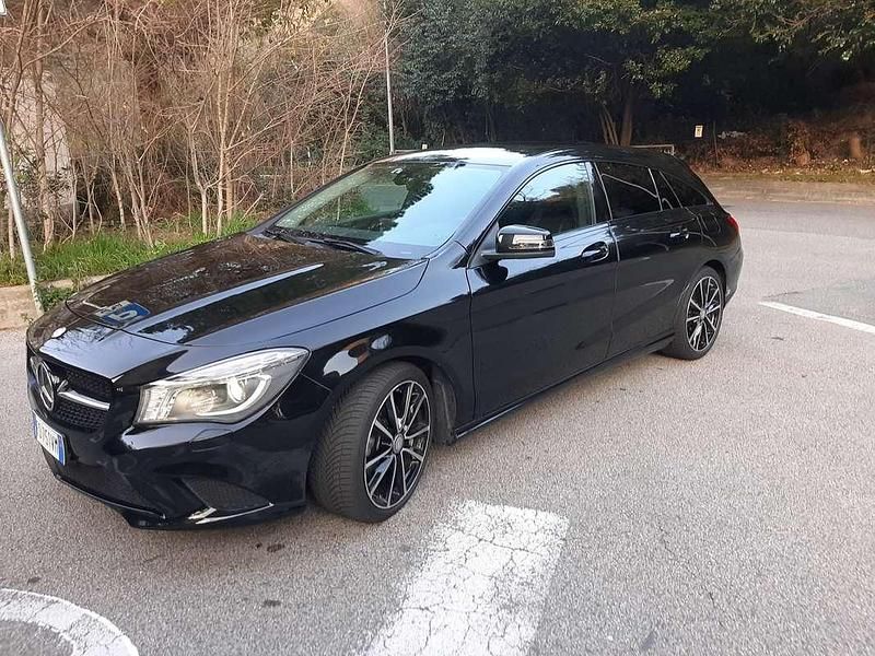Usata Mercedes CLA220 Shooting Brake 177 CV (130 kW) 2016 Nero Station wagon