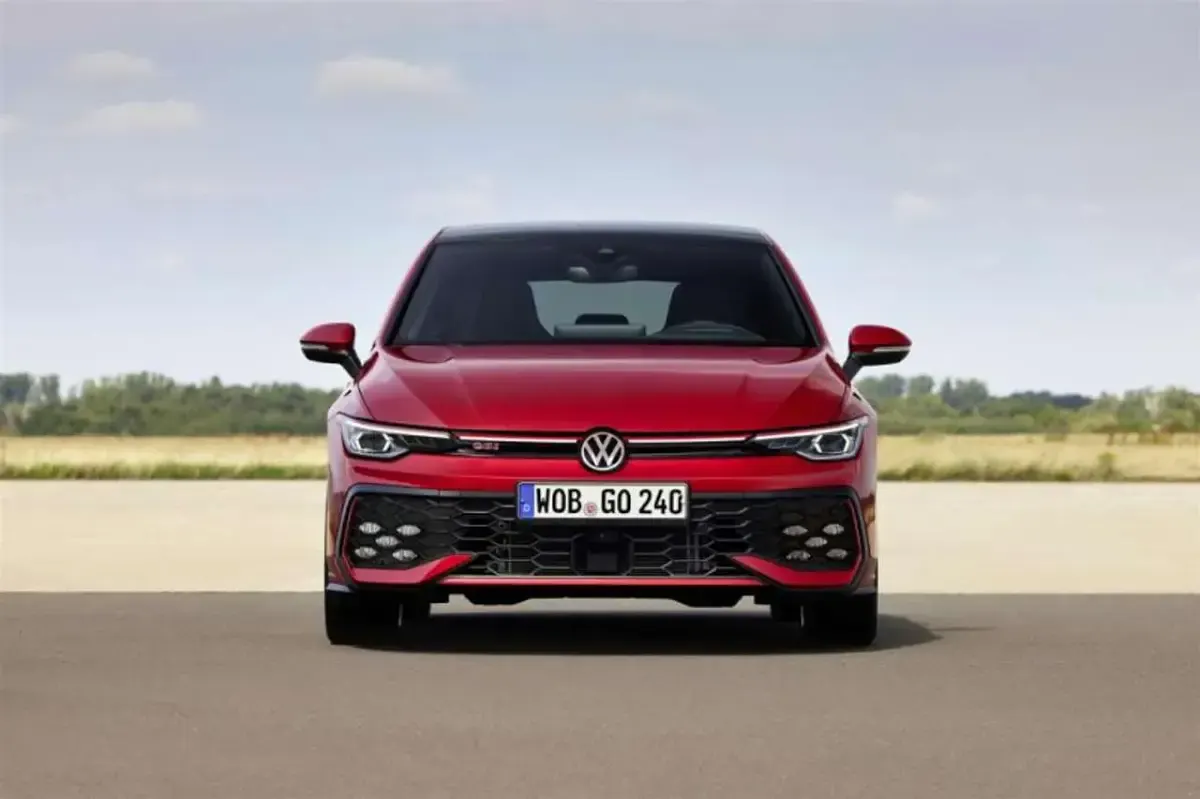 Nuova VW Golf VIII GTI 265 CV (194 kW) 2026 Argento Monovolume