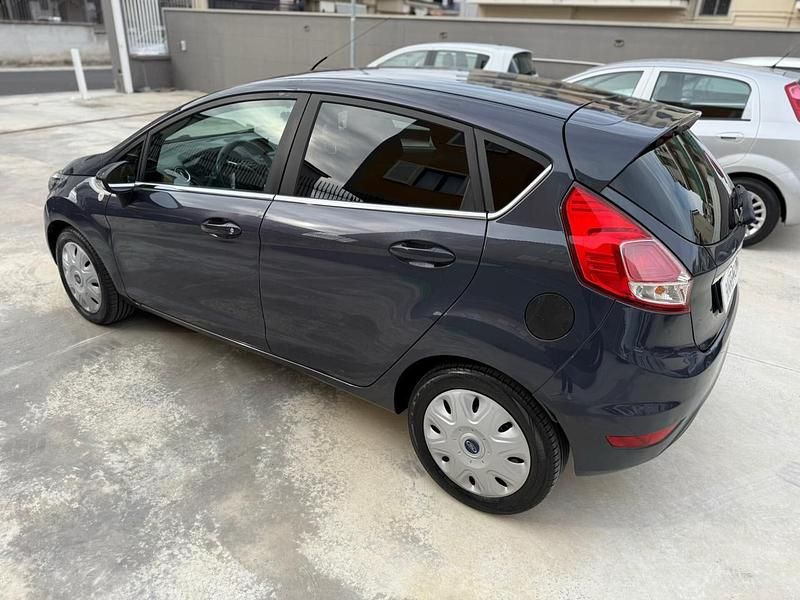 Usata Ford Fiesta Titanium 96 CV (70 kW) 2014 Blu Berlina