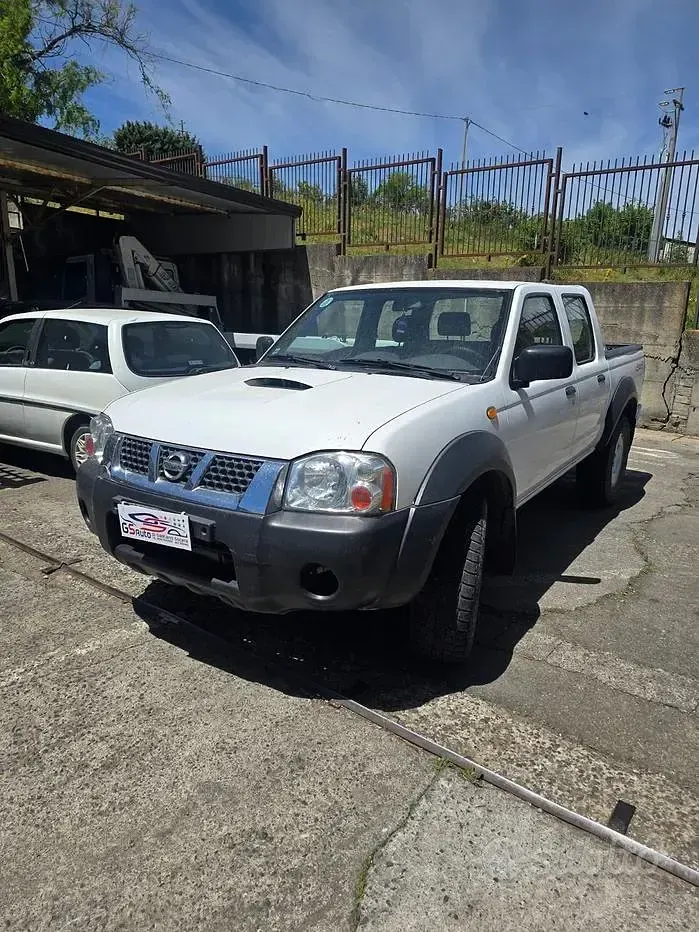 Usata Nissan Navara XE 174 CV (127 kW) 2006 Pick-up