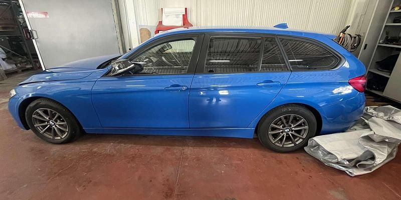 Usata BMW 318 Sport Line 150 CV (110 kW) 2016 Blu/azzurro Station wagon