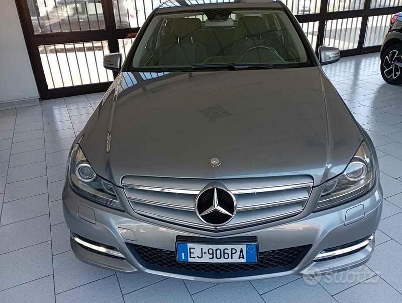 Usata Mercedes C200 Elegance 136 CV (100 kW) 2011 Grigio Berlina