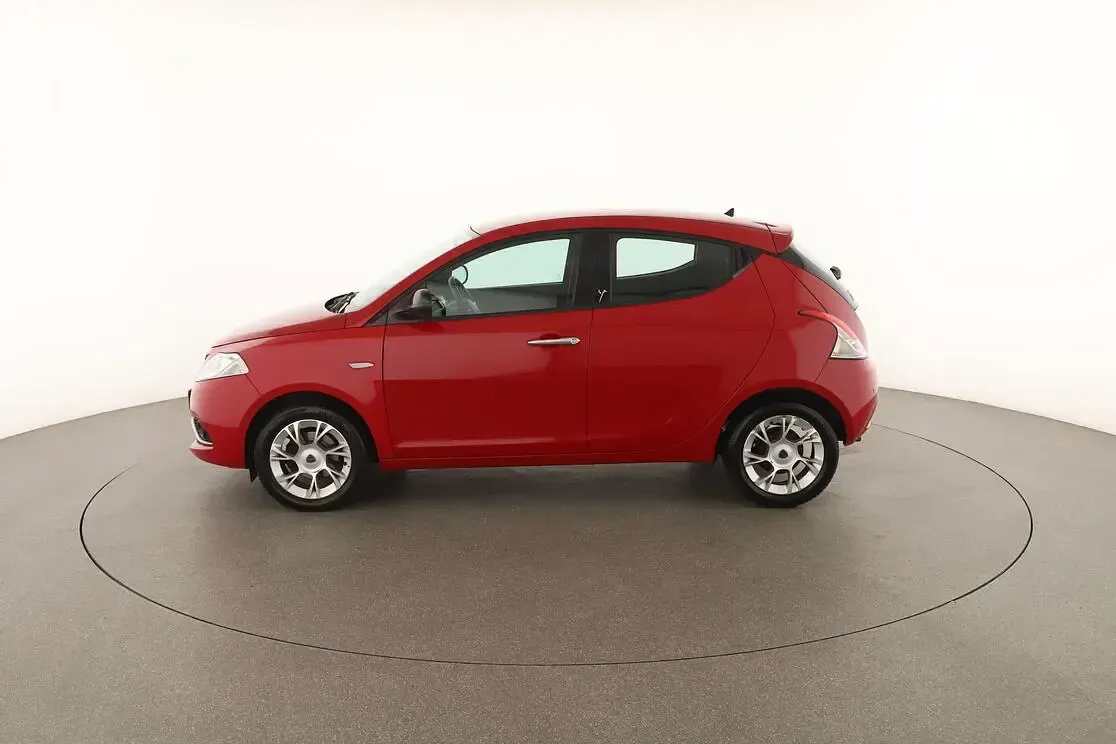Usata Lancia Ypsilon Gold 70 CV (51 kW) 2016 Rosso Utilitaria