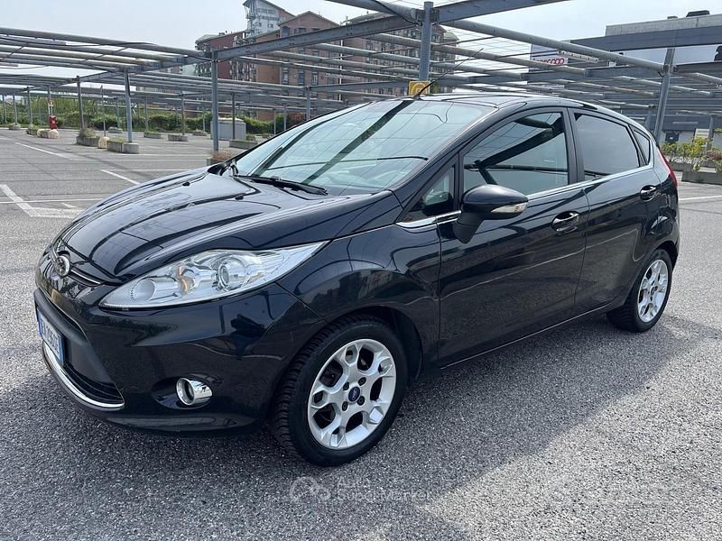 Usata Ford Fiesta Titanium 82 CV (60 kW) 2012 Nero Utilitaria