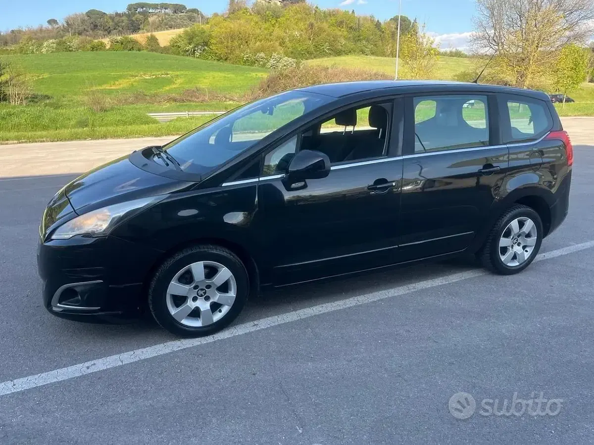 Usata Peugeot 5008 Business-Line 115 CV (84 kW) 2014 Nero Monovolume