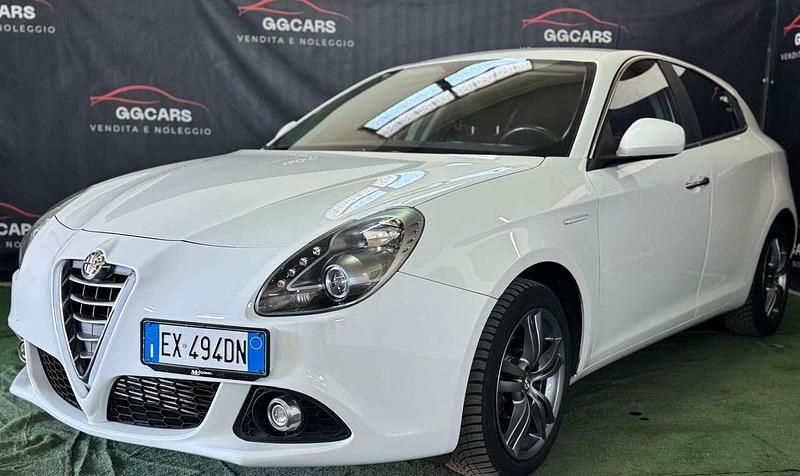 Bianco Usata 2014 Alfa Romeo Giulietta Distinctive Tre volumi | 8500 € (Buon prezzo) - Immagine 1/4