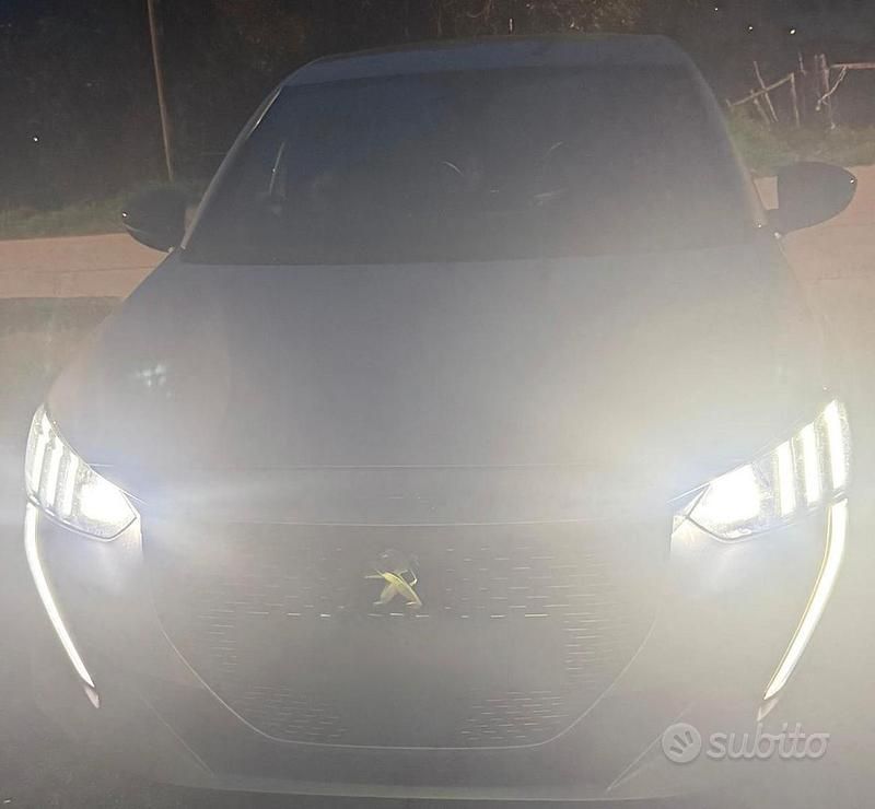 Usata Peugeot 208 GT-line 131 CV (96 kW) 2022 Grigio Utilitaria
