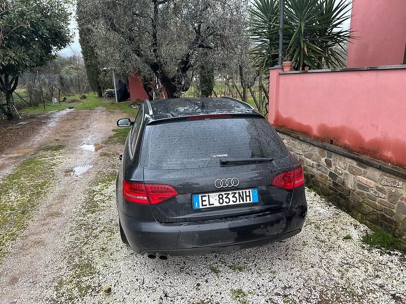 Nero Usata 2011 Audi A4 Tre volumi | 10.000 € (Molto cara) - Immagine 1/4