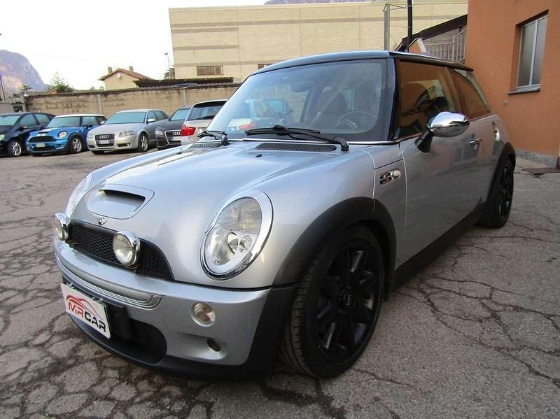 Argento metallizzato Usata 2003 Mini Cooper S Chili Due volumi | 8999 € (Ottimo prezzo) - Immagine 1/4