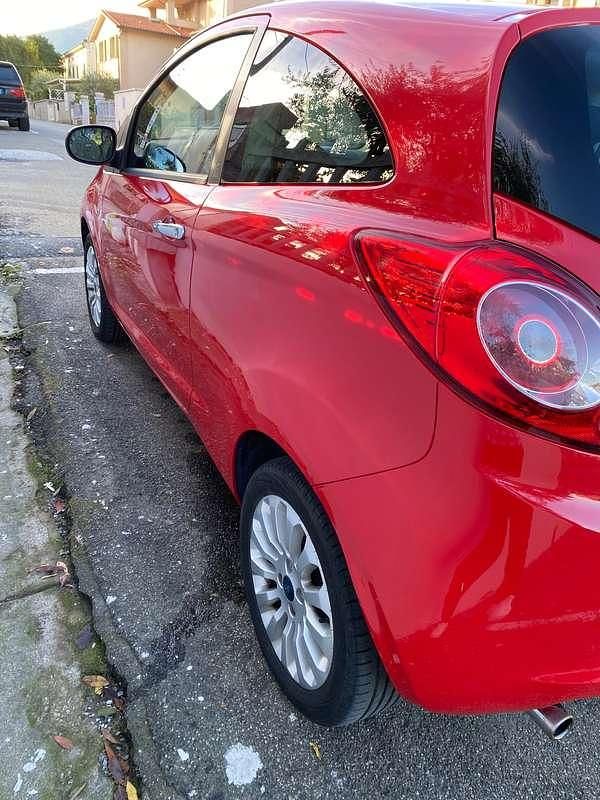 Usata Ford Ka 69 CV (50 kW) 2016 Rosso Berlina