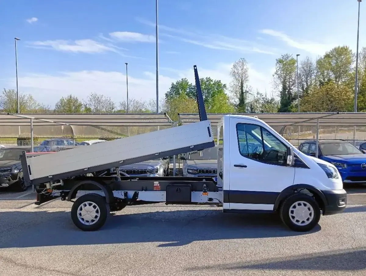 Usata Ford Transit 131 CV (96 kW) 2024 Bianco pastello Utilitaria