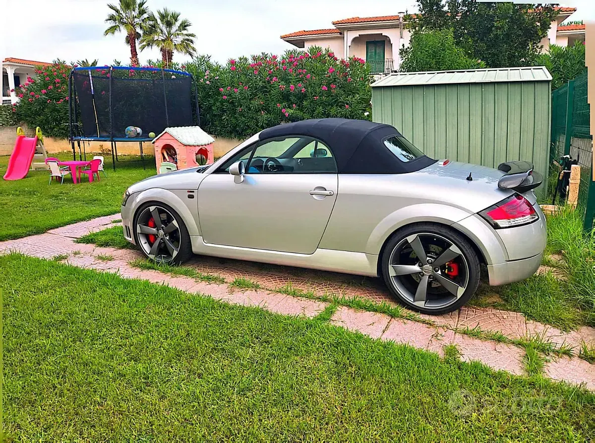 Begagnad Audi TT Sport 179 HK (131 kW) 2000 Grå Sportkupé