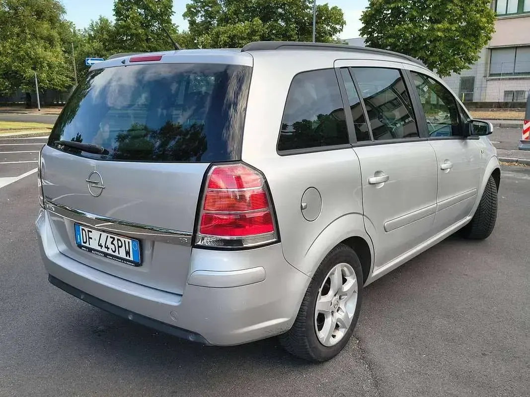 Usata Opel Zafira Club 140 CV (102 kW) 2007 Grigio Monovolume