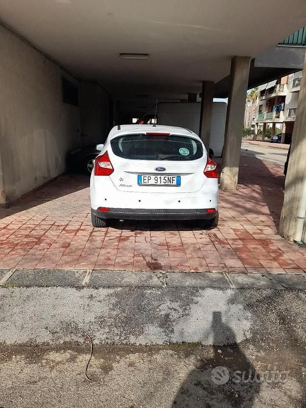 Usata Ford Focus 105 CV (77 kW) 2013 Bianco Berlina