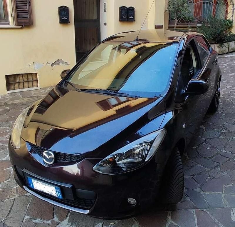 Usata Mazda 2 75 CV (55 kW) 2009 Marrone Utilitaria