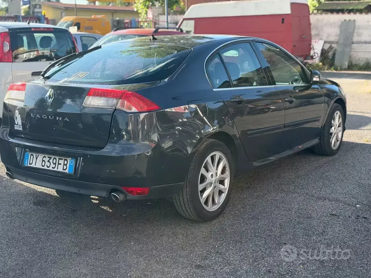 Usata Renault Laguna III Techno 150 CV (110 kW) 2009 Grigio Berlina