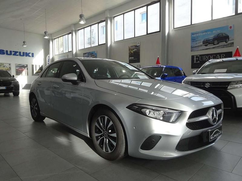 Usata Mercedes A180 Business 116 CV (85 kW) 2020 Argento Berlina