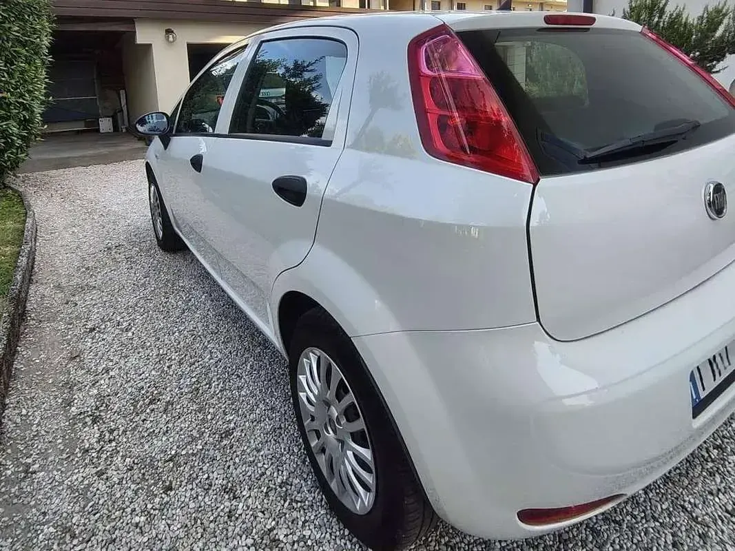 Usata Fiat Punto Street 69 CV (50 kW) 2018 Bianco Utilitaria