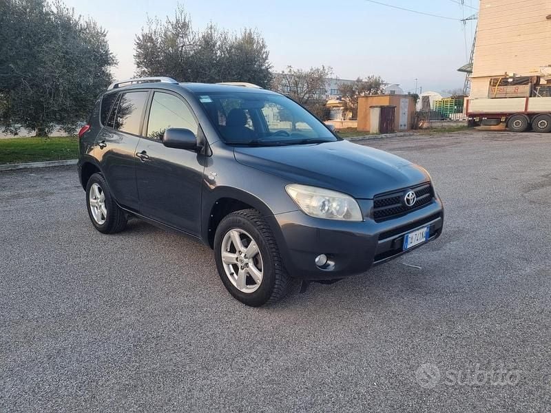 Usata Toyota RAV4 Luxury 136 CV (100 kW) 2006 Grigio SUV